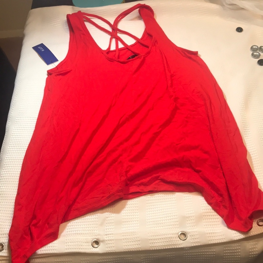 Red top - Picture 2 of 5